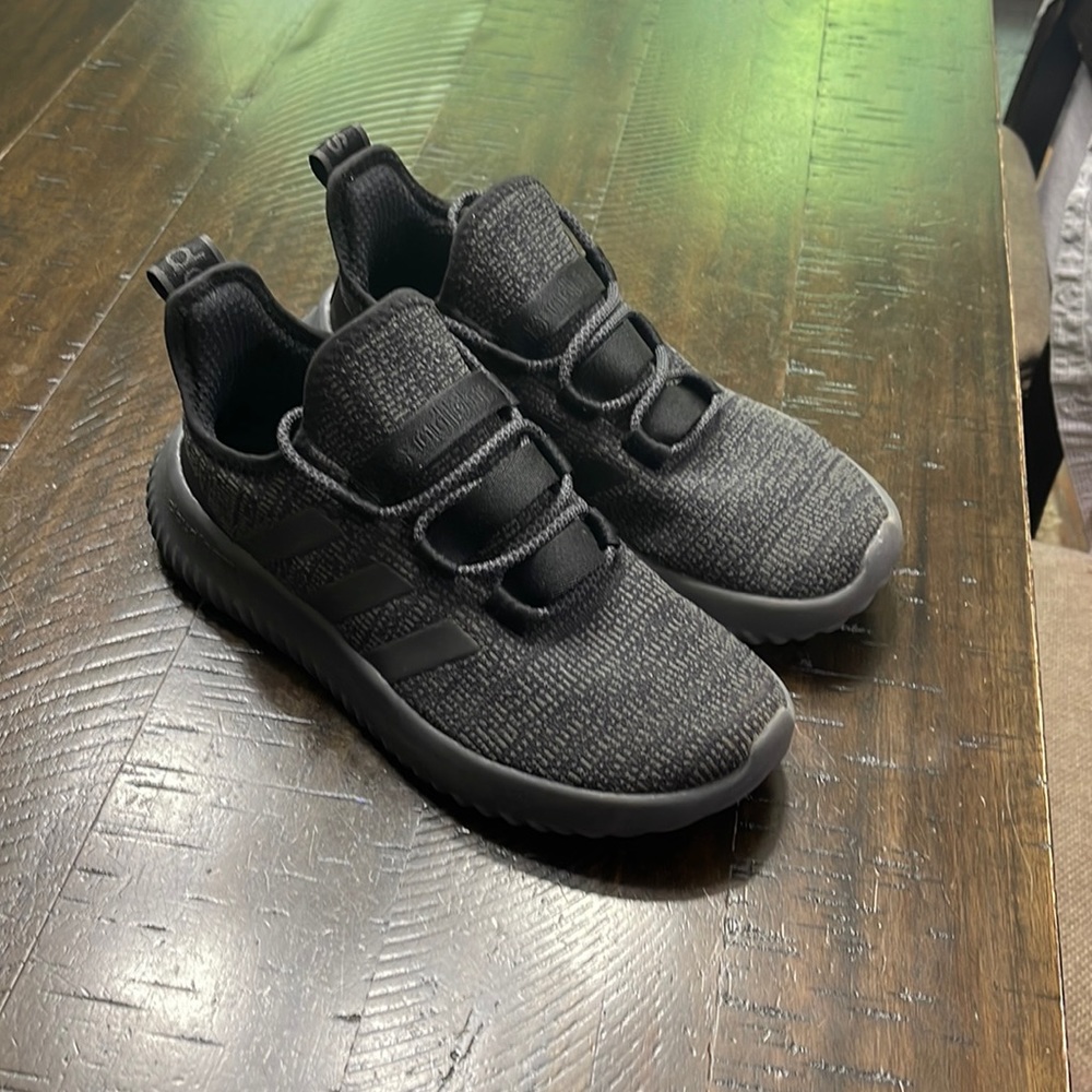 Adidas Boys Tennis Shoe